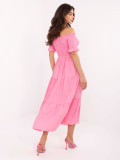 Ružové letné midi šaty s off-shoulder strihom