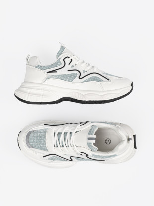 Bielo-zelené sneakersy s ozdobnými prvkami
