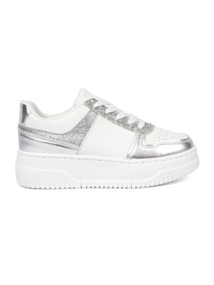 Bielo-strieborné sneakersy s lesklými detailmi