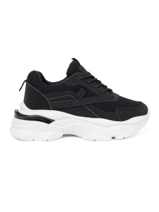 Čierne športové sneakersy na hrubej bielej podrážke