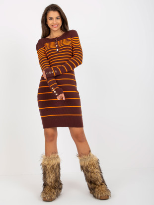 Tmavohnedé pruhované priliehavé šaty