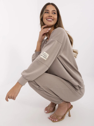 Štýlový komplet v tmavobéžovej farbe