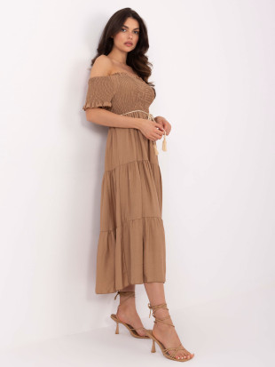 Camel hnedé letné midi šaty s off-shoulder strihom