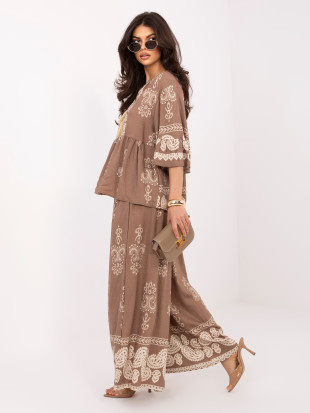 Béžový komplet s potlačou a viazaním