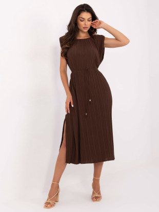 Elegantné midi šaty v tmavohnedej farbe