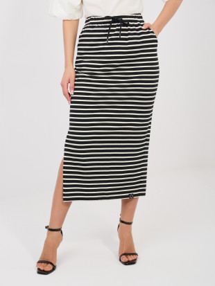 Čierna midi sukňa s pásikmi a vreckami