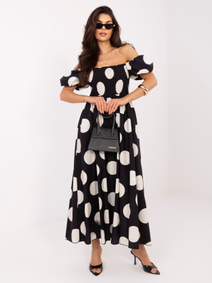 Čierne maxi šaty s bodkami a odhalenými ramenami
