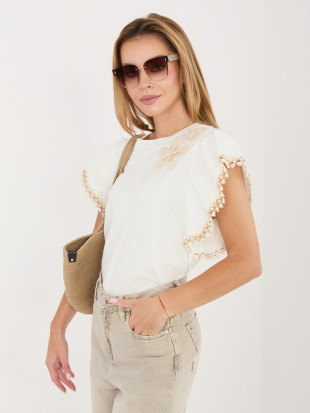 Biela blúzka s aplikáciou