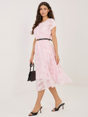 Svetloružové rozšírené midi šaty s opaskom