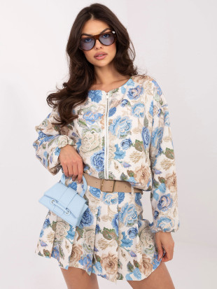 Modré kvetované šortky so širokými nohavicami a opaskom