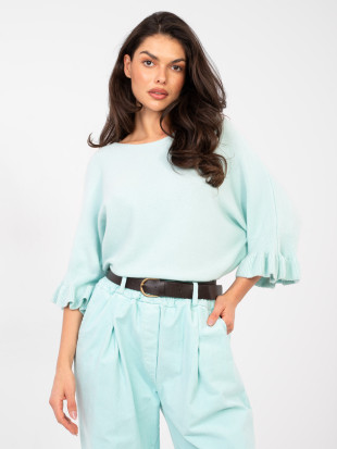 Svetlomodrý elegantný pulóver s 3/4 rukávom a volánom